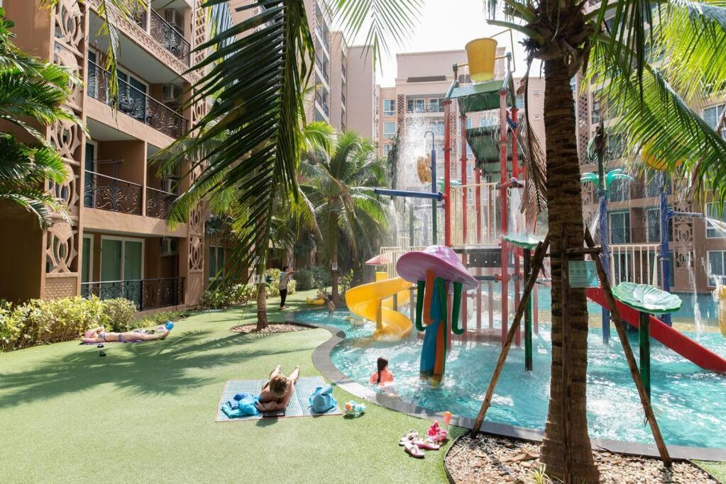 Atlantis Condo Resort Pattaya By Lj Praia de Jomtien Exterior foto